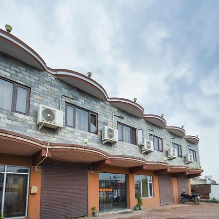 Oyo Flagship Vibes Hotel Nālāgarh Εξωτερικό φωτογραφία