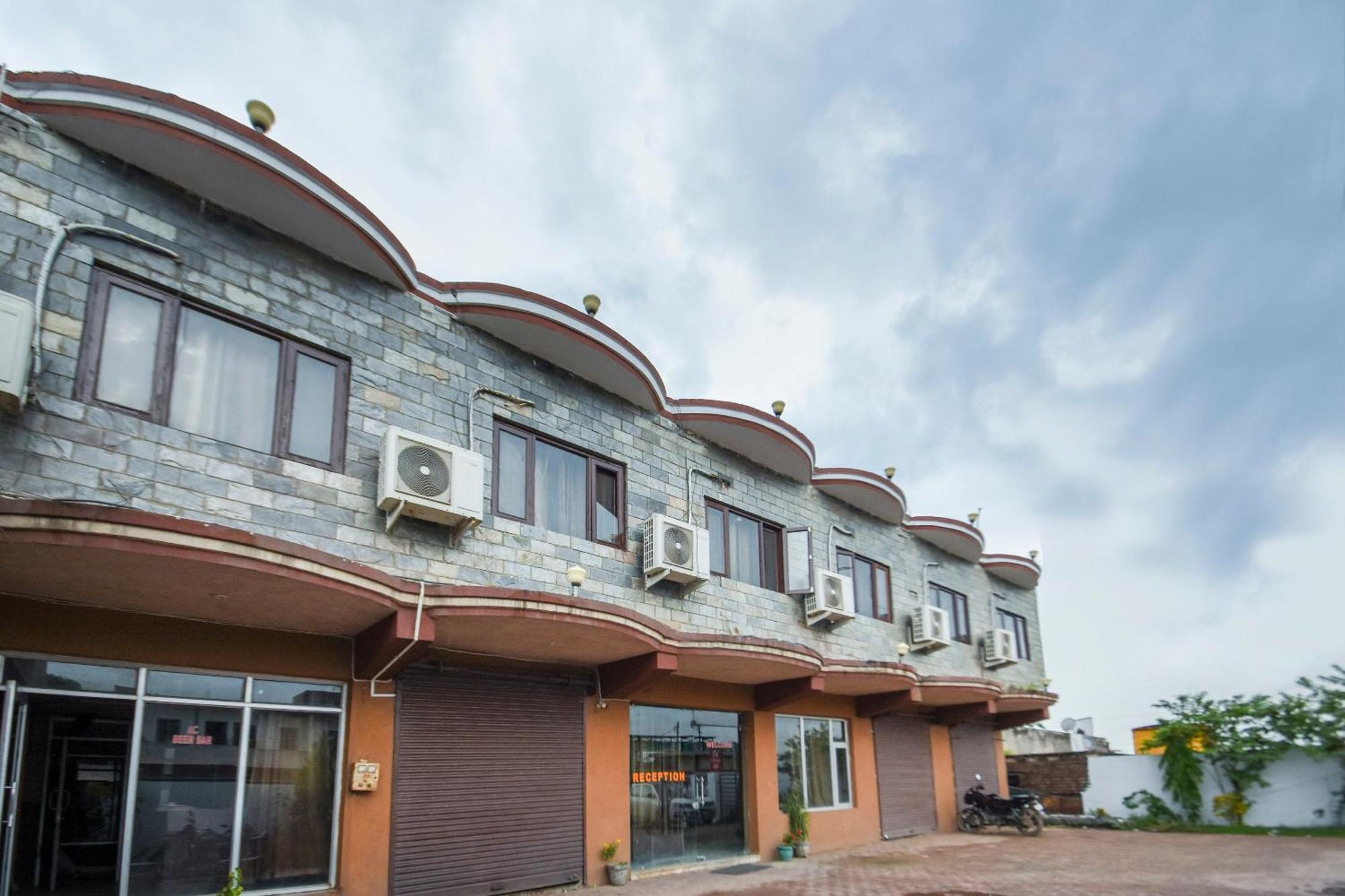 Oyo Flagship Vibes Hotel Nālāgarh Εξωτερικό φωτογραφία